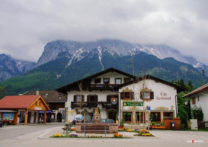 Zum Dorfbrunnen